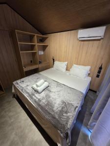 En eller flere senge i et værelse på Casa da Ilha