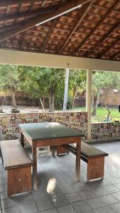 a ping pong table and bench under a pavilion at VARANDA LENÇÓIS in Barreirinhas
