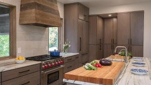 Kuchyň nebo kuchyňský kout v ubytování Serenvale Retreat