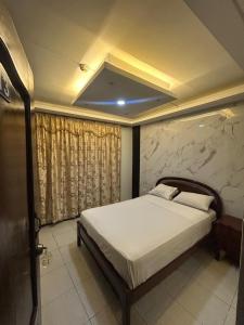 Ένα ή περισσότερα κρεβάτια σε δωμάτιο στο Hotel tower one