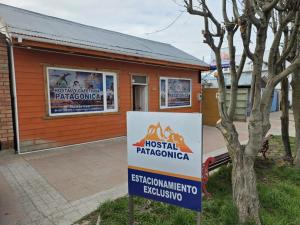 Un certificat, premiu, logo sau alt document afișat la Hostal PATAGONICA