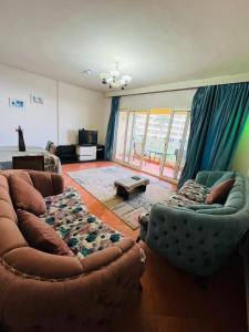 Χώρος καθιστικού στο Porto Sokhna pyramids Family