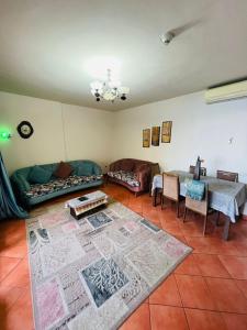 Χώρος καθιστικού στο Porto Sokhna pyramids Family