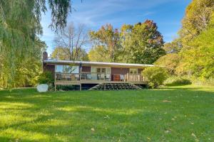 Zahrada ubytování Waterfront Lake Champlain Home with Spacious Deck!