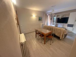 a living room with a table and a couch at Emily house in Casa Gherardi