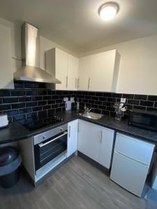 Η κουζίνα ή μικρή κουζίνα στο Flat in Clayton Manchester
