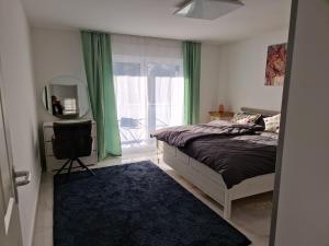 En eller flere senge i et værelse på Gemütliche Wohnung in Bergisch Gladbach