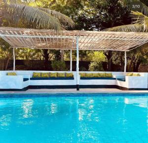 Hồ bơi trong/gần Noorè Diani