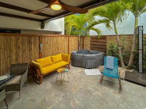 Ruang duduk di Deluxe Boutique Apartments Sonrisa - Adults only
