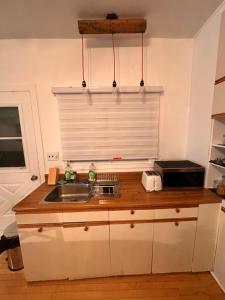 Afbeelding uit fotogalerij van Big APP With 3bd For 8 people in Montreal