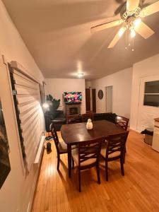 Afbeelding uit fotogalerij van Big APP With 3bd For 8 people in Montreal