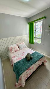 En eller flere senge i et værelse på Apartamento de 2 quartos Completo + 32 billeder