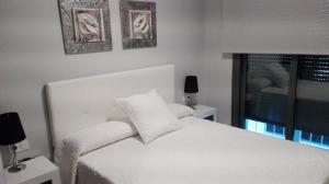 Posteľ alebo postele v izbe v ubytovaní ROMERO APARTMENTS-ARENALES DEL SOL