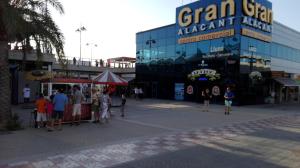 Hostia v ubytovaní ROMERO APARTMENTS-ARENALES DEL SOL