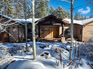 Whispering Pines Grand Estate om vinteren