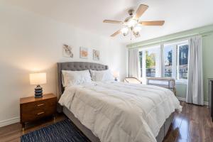 a bedroom with a bed and a ceiling fan at Cozy Family Home Near Montreal in Brossard