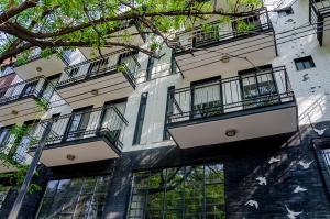 a building with balconies on the side of it at Amplio, equipado con vistas a jardín en el corazón CDMX in Mexico City