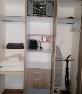a room with white shelves and a bed in a room at Amplio, equipado con vistas a jardín en el corazón CDMX in Mexico City +24 photos