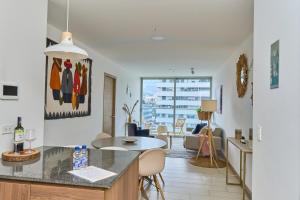 Gambar di galeri bagi Beautiful apt- balcony in La Carolina 70 QLED TV di Quito