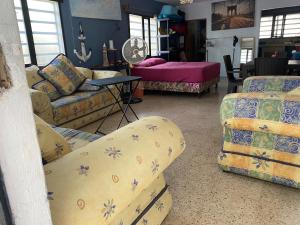 a living room with two couches and a table at Casita Azul del mar, sencilla con fresca brisa in Chelem