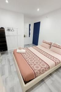 Ένα ή περισσότερα κρεβάτια σε δωμάτιο στο StaySanto in Loures