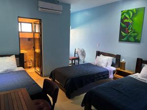 Gallery image of Hotel la Cueva Limon in Puerto Limón +50 photos