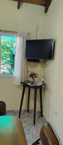 TV a/nebo společenská místnost v ubytování Cabaña Don Fernando