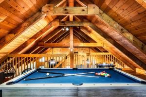 a pool table in the center of a attic at 3 Bed2 King4 Singlegame Rmhot Tbdog Friendly in Waldens Creek