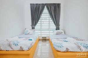 two beds in a room with a window at Ipoh Gateway by Verve 4R4B - 14 Pax in Ipoh