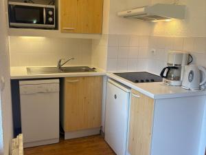 a small kitchen with a sink and a stove at Appartement 2 chambres aux pieds des pistes, parking gratuit - FR-1-807-125 in Saint-François-Longchamp +7 photos
