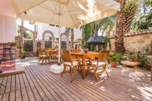 a patio with a table and chairs and an umbrella at Mavi & Ani Pansiyon in Antalya