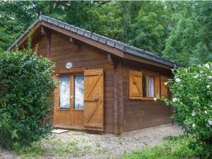 a small wooden cabin with windows and doors at Appartement cosy avec terrasse à Sauveterre-de-Rouergue - API-1-52-755 in Sauveterre-de-Rouergue