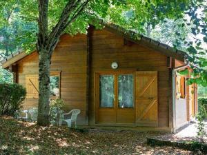 Taman di luar Appartement cosy avec terrasse pour 2 personnes à Sauveterre-de-Rouergue - API-1-52-755