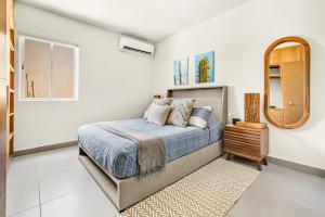 Postel nebo postele na pokoji v ubytování Alf Desert Condo, Ground Floor Unit in Downtown Cabo + 34 fotografií