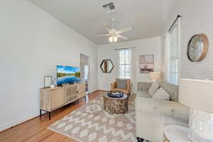 Μια τηλεόραση ή/και κέντρο ψυχαγωγίας στο Moment in Time - Hot Tub & Fire Pit