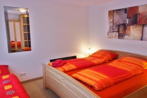 Postel nebo postele na pokoji v ubytování Gästehaus Gaens - Ferienhaus + 12 fotografií