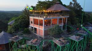 an overhead view of a building on a hill at de Bintan Villa in Tenaga