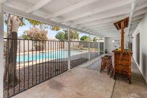 Bazén v ubytování Modern Villa Comphy Stay in Tempe with pool nebo v jeho okolí