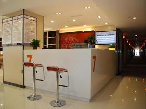 Vstupní hala nebo recepce v ubytování 7 Days Premium Jingjiang Fuhai New World Automobile Terminal Branch