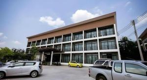 Budova, kde se hotel nachází + 23 fotografií