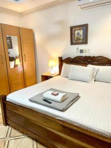a bedroom with a bed with a towel on it at Villa Casa in Accra