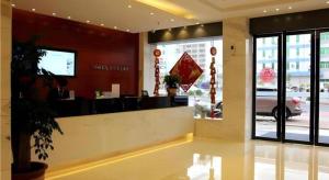 TV a/nebo společenská místnost v ubytování City Comfort Inn Heyuan Longchuan Bus Station