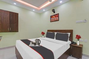 a bedroom with a large bed in a room at Hotel O Shiva Palace in Chinhat