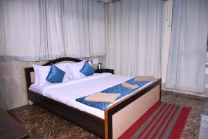 a bedroom with a bed with two towels on it at The Nature's Nest in Attigundi +20 photos