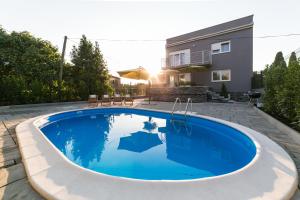 Bazén v ubytování Villa Pjena nebo v jeho okolí