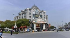 Tòa nhà nơi khách sạn tọa lạc
