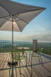 a patio with a table and chairs and an umbrella at Hotel Marixa in Laguardia
