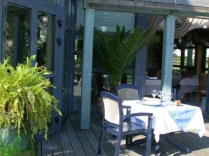 Afbeelding uit fotogalerij van Logis Hotel Les Sapins in Le Ménil +10 foto's