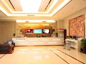 a lobby of a hospital with a waiting room at GreenTree Inn Shangrao Yueliangwan Automobile City in Shangrao