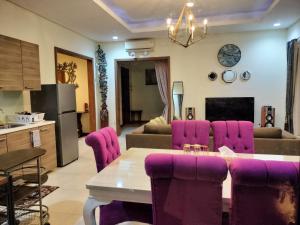 Μια τηλεόραση ή/και κέντρο ψυχαγωγίας στο Vila Vimala Hills 3Bedroom Privatepool ,Mountain view, Piano